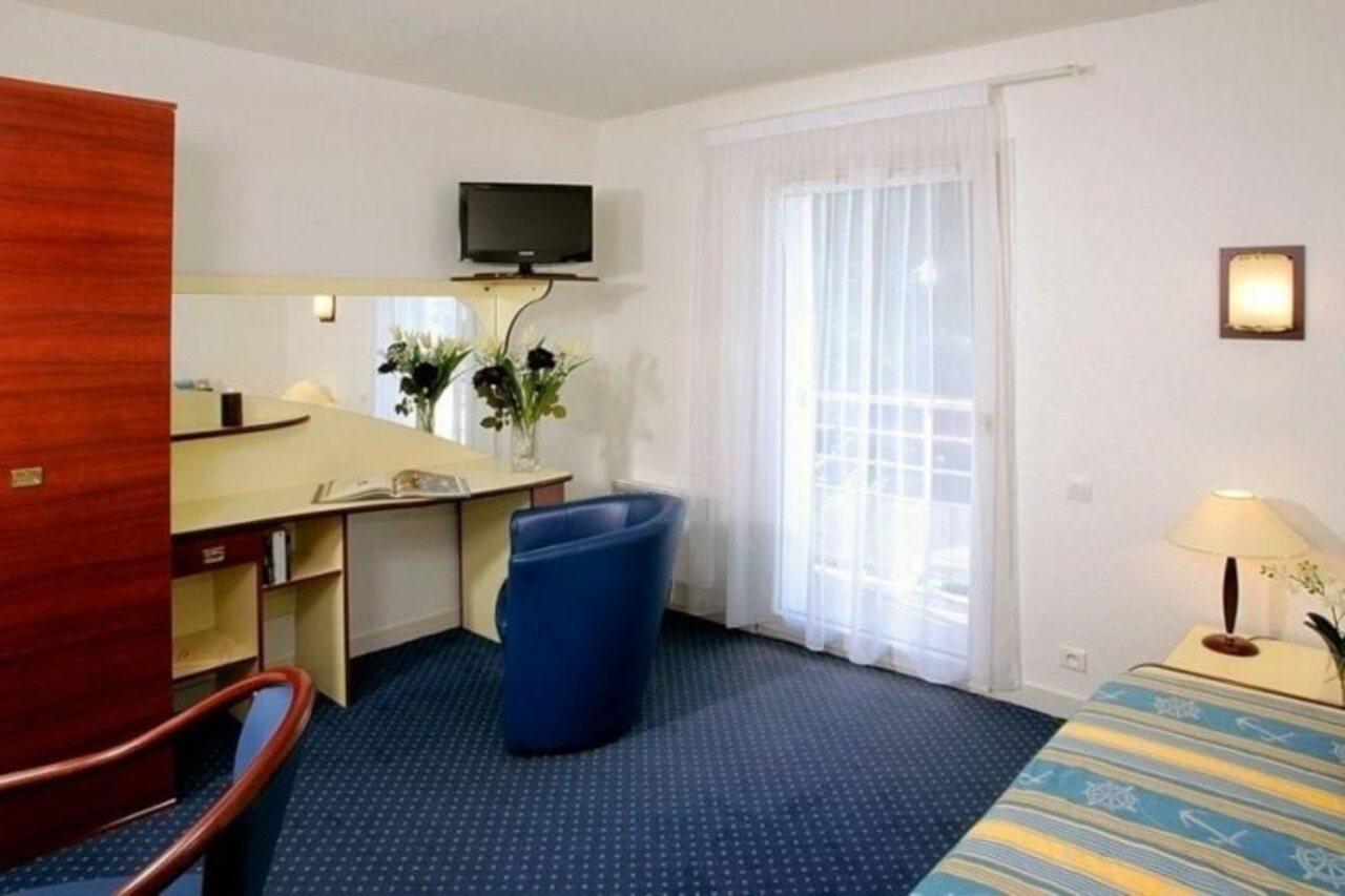 Terres De France Brest Aparthotel Bagian luar foto