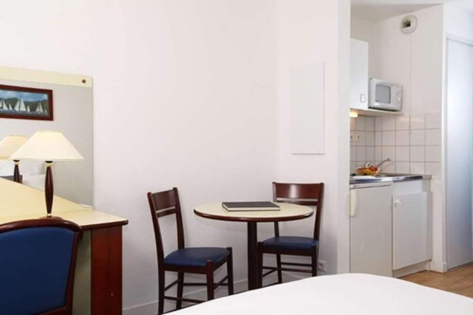 Terres De France Brest Aparthotel Bagian luar foto