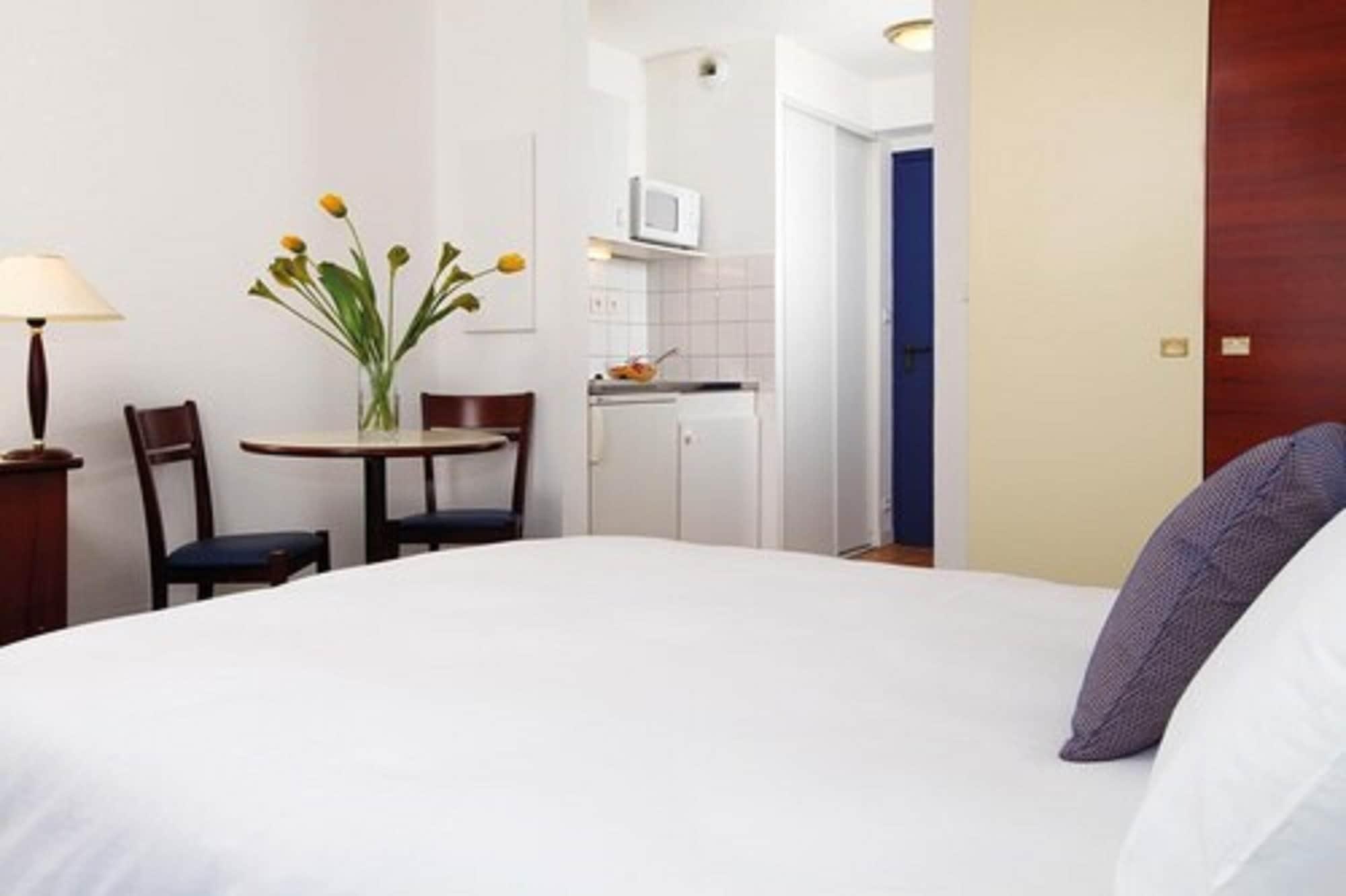 Terres De France Brest Aparthotel Bagian luar foto