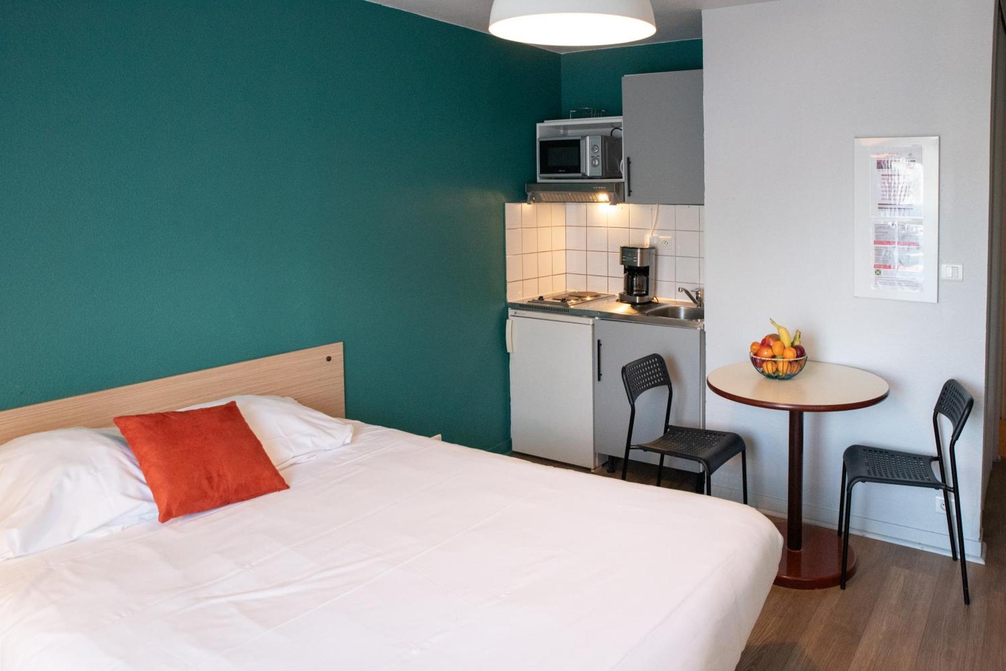 Terres De France Brest Aparthotel Bagian luar foto