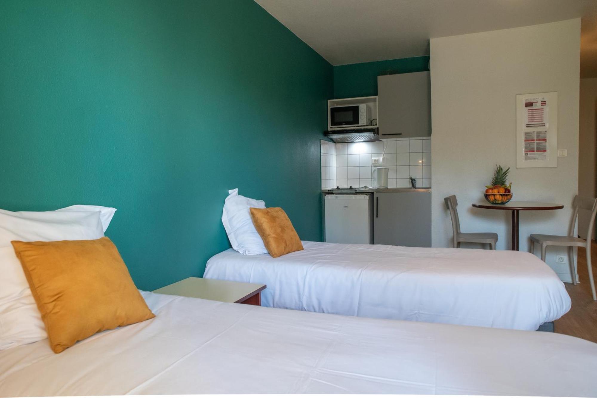 Terres De France Brest Aparthotel Bagian luar foto