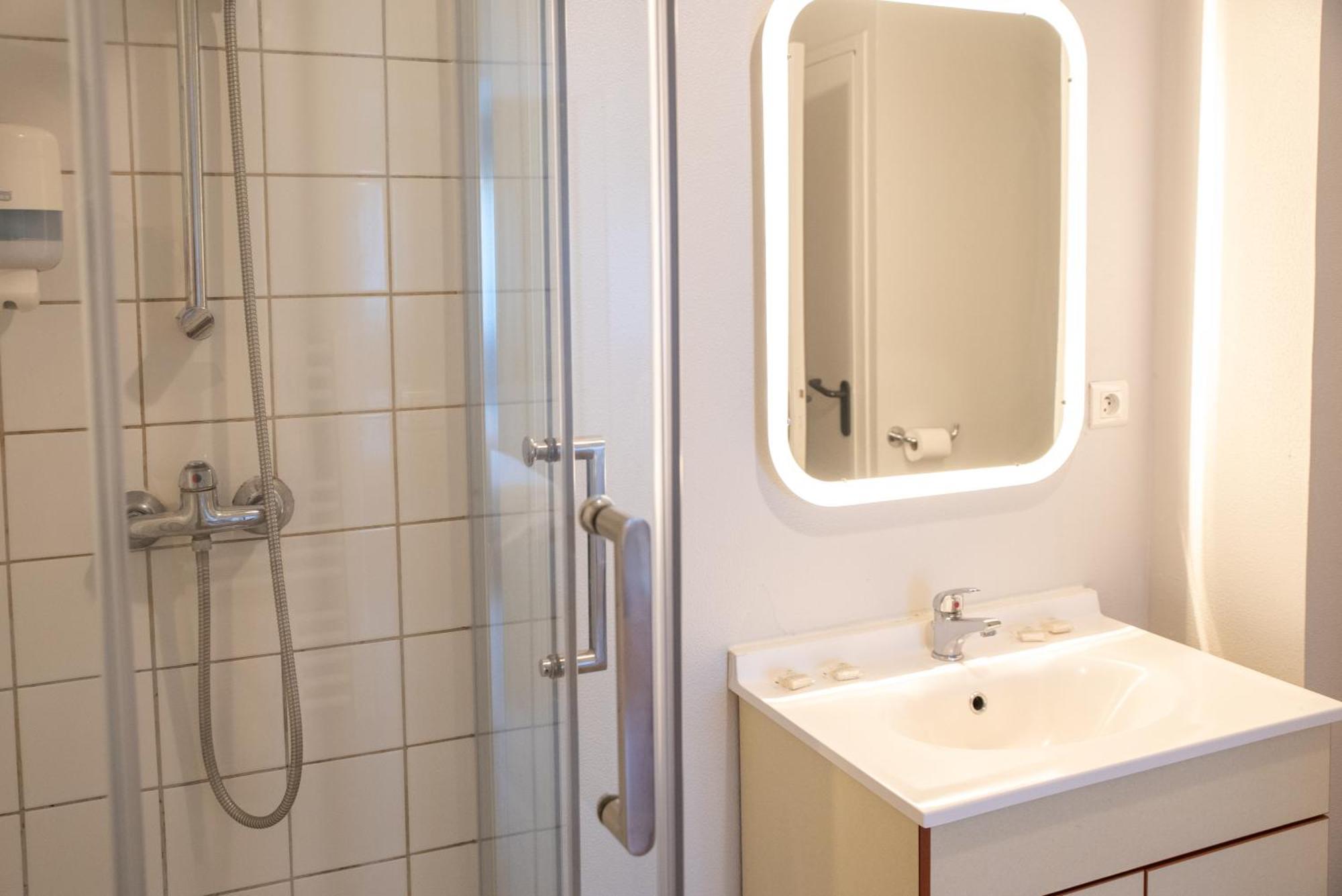 Terres De France Brest Aparthotel Bagian luar foto